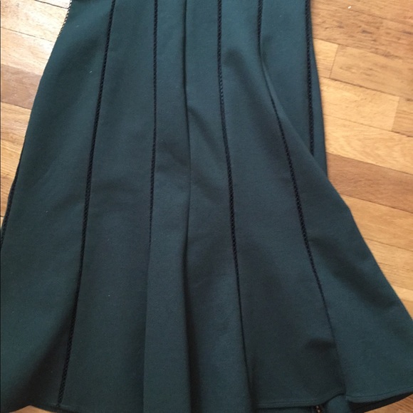 Sleeveless V neckline midi dress - Picture 3 of 7